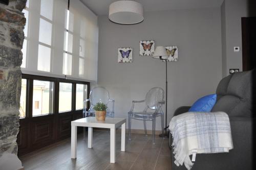 a living room with a couch and a table at Casa Pacho Apartamentos Rurales in Luarca