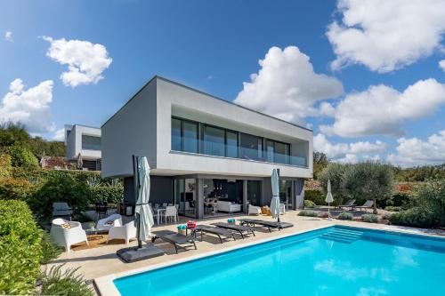 Villa LUXOR with heated pool