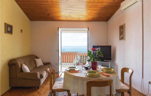Two-Bedroom Apartment Makarska With Sea View 03
