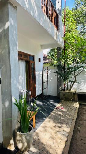 El edificio en el que está la casa de huéspedes