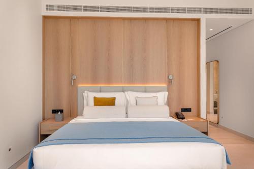 Una cama o camas en una habitación de Ajman Hotel & Villas by Blazon Hotels