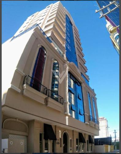 a large building with a balcony on top of it at Apartamento, quadra mar in Itapema