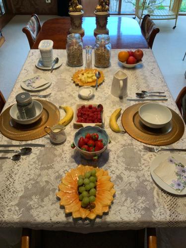 Havenwood في آير: طاولة عليها حفنة من الفواكه