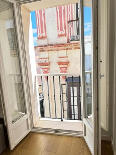 Balkon lub taras w obiekcie LUMINOSO APARTAMENTO en el centro de Cádiz