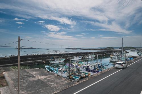 a bunch of boats are docked at a harbor at 港に停泊する町のフロント moyai 舫 in Choshi
