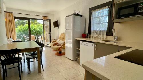 VOLENDAM 18 Planta baja con piscina privada