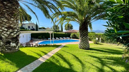 VOLENDAM 18 Planta baja con piscina privada