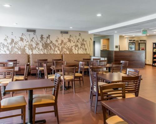 Restoranas ar kita vieta pavalgyti apgyvendinimo įstaigoje MainStay Suites Pittsburgh Airport