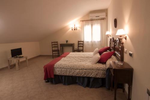 Un pat sau paturi într-o cameră la Hotel Mayno