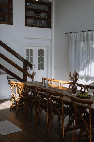 a dining room with a wooden table and chairs at Chalet Odette in Pangarati