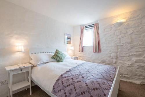 Ένα ή περισσότερα κρεβάτια σε δωμάτιο στο Stone Cottage