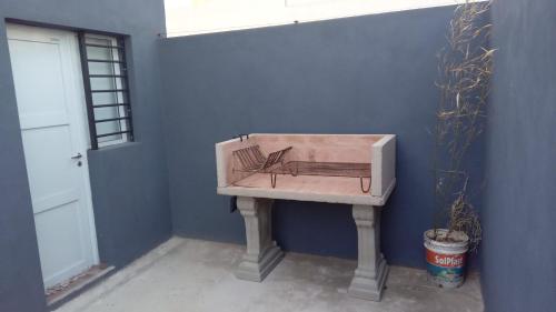 a sink in a room with a blue wall at El Despertar in Concepción del Uruguay
