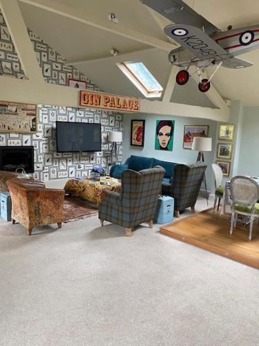 a living room filled with furniture and a flat screen tv at Beautiful Stamford Townhouse with River Views in Lincolnshire