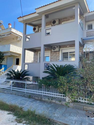 Alikis House