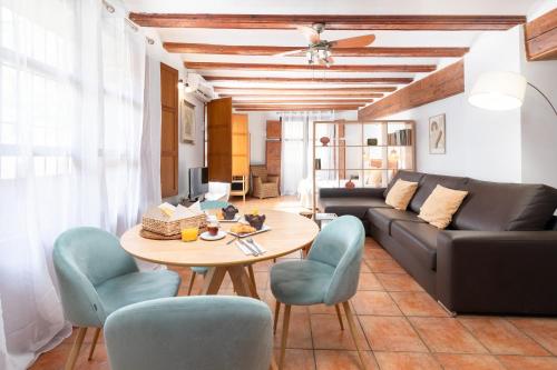 Travel Habitat Plaza del Pilar.