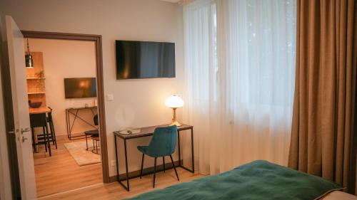 a bedroom with a bed and a desk with a lamp at KoonTy - Chambres et Appartements à Landerneau in Landerneau