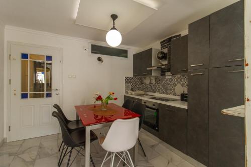 Kuchyň nebo kuchyňský kout v ubytování B&B Apartments Coli apartments Afrodita & Antonia