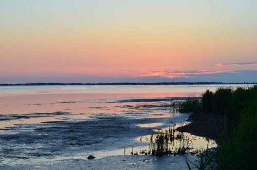 a sunset over a body of water at Wohlfuehl-Orte24 am Hafen in Schaprode, Rügen in Schaprode