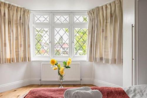 WhittonにあるTudor house · Kingston luxury 5 bed villaのギャラリーの写真