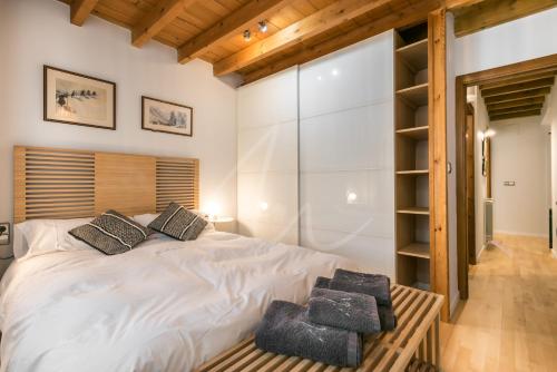a bedroom with a large white bed with two pillows at Casa Molières by SeaMount Rentals in Unha