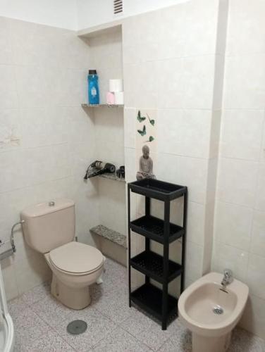 Ένα μπάνιο στο Seaside Whale Apartments WIFI 1C