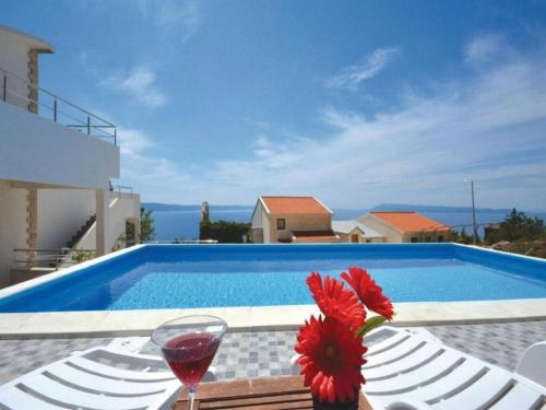 Relaxing Villa with swimming pool, jacuzzi and entertainment equipment