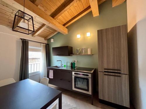 a small kitchen with a table and a stove at Appartamenti Saragozza a due passi da Piazza Grande - WIFI e parcheggio gratuito in Modena