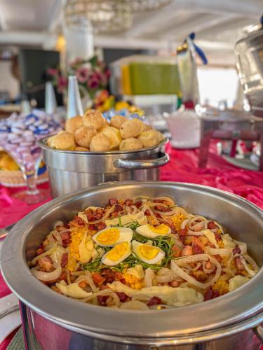 Makanan di atau berdekatan hotel