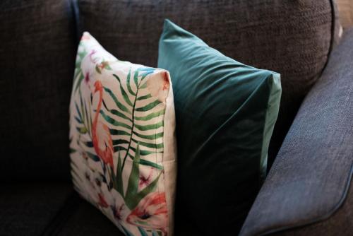 a green pillow sitting on a couch next to a sidx sidx sidx at The Eastmount - Stunning 3 bed house in Hull