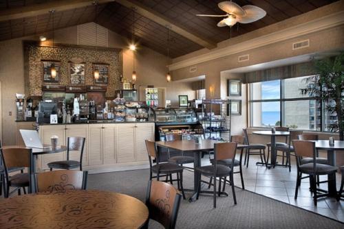 A restaurant or other place to eat at Sea Crest Oceanfront Resort