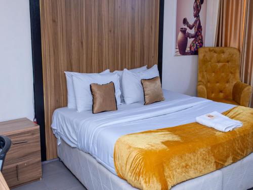 Una cama o camas en una habitación de Royal Rex Hotels and Spa