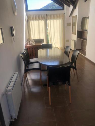 a dining room table and chairs in a room at Centrico y cómodo Depto en San Martin de los Andes in San Martín de los Andes