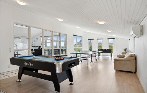 Biliár nebo kulečník v ubytování Holiday Home Sortebærdalen Ringkøbing X