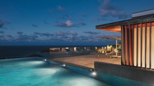 Chic Villa Located In The Caribbean Sunshine