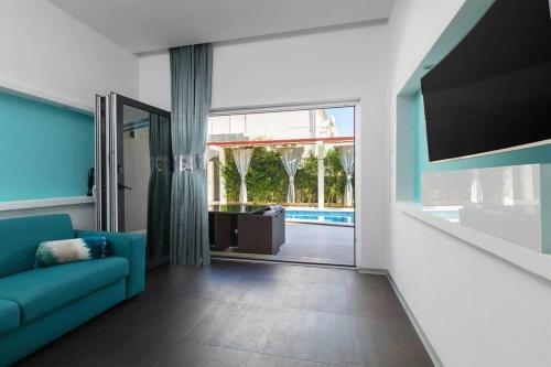 Prestige Vacation Villa With Gorgeous Pool And BBQ Area