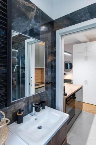 a bathroom with a sink and a mirror at Studio apartman Kvaternik in Zagreb