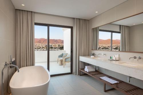 Koupelna v ubytování The Westin Saraya Aqaba Resort & Spa