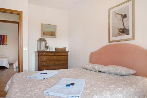 a bedroom with a bed with two towels on it at Il Bacio del sole in Maccagno Inferiore