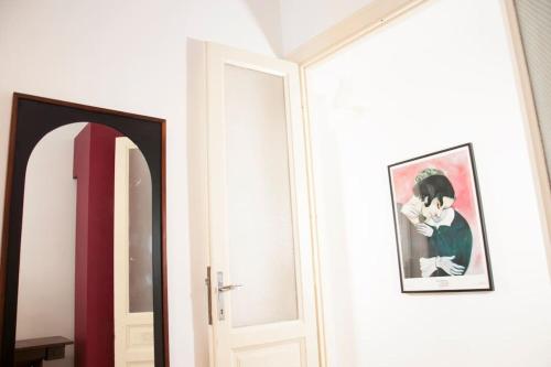 a door with a mirror and a picture on the wall at Shangrila in Rome