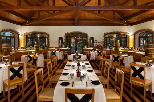 Restaurace v ubytování Pine Cliffs Residence, a Luxury Collection Resort, Algarve