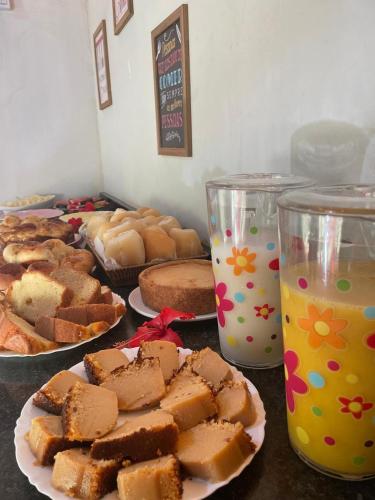 Makanan di atau berdekatan rumah tamu ini