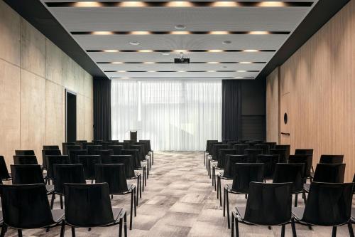 Espace de conférence ou salle de réunion dans l'établissement STAGES HOTEL Prague, a Tribute Portfolio Hotel