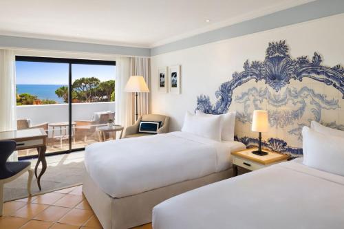 Katil atau katil-katil dalam bilik di Pine Cliffs Hotel, a Luxury Collection Resort, Algarve