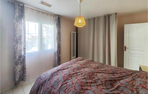 a bedroom with a bed and a window at Beautiful Home In Servian in Servian
