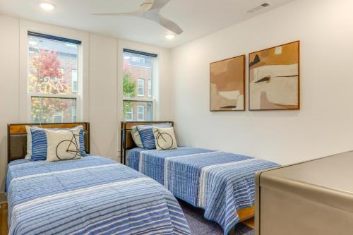 Ένα ή περισσότερα κρεβάτια σε δωμάτιο στο Near Downtown Luxury Townhome in Bentonville!