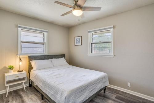 Postel nebo postele na pokoji v ubytování Andover Abode - sleeps 6