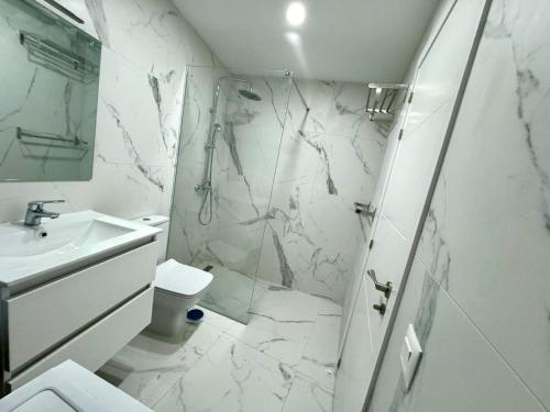 Los Cristianos Must-See Beachfront Apartment, Stunning Views in Tenerife
