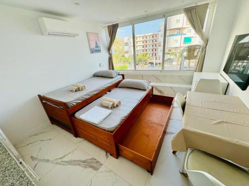 Los Cristianos Must-See Beachfront Apartment, Stunning Views in Tenerife