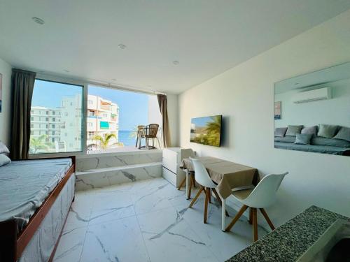 Los Cristianos Must-See Beachfront Apartment, Stunning Views in Tenerife