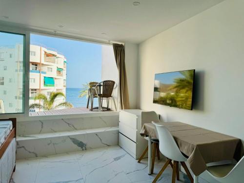 Los Cristianos Must-See Beachfront Apartment, Stunning Views in Tenerife